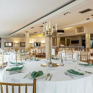 Easy Event Centar - prazni stolovi i stolice