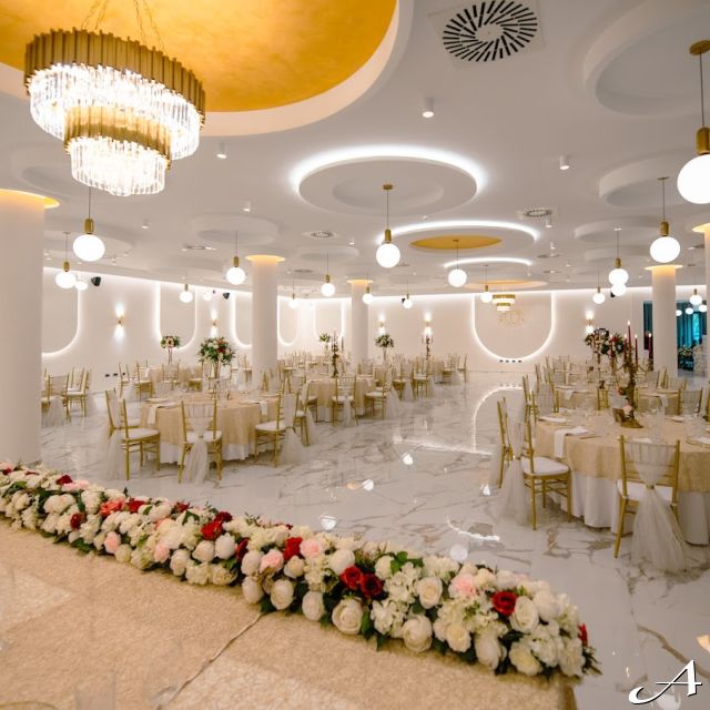 Faena Event Hall - prazne dekorisane stolice