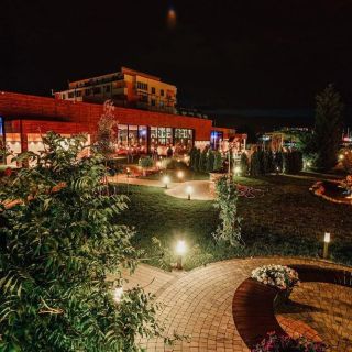 Hotel Garden Hill - osvetljeni vrt noću