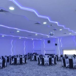 Event centar Victory - prazne stolice i stolovi