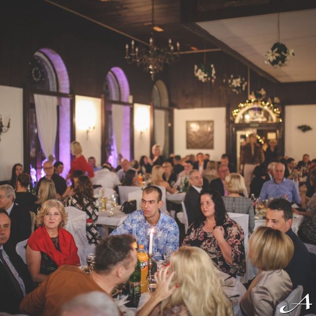 Novogodišnji doček - gosti u restoranu