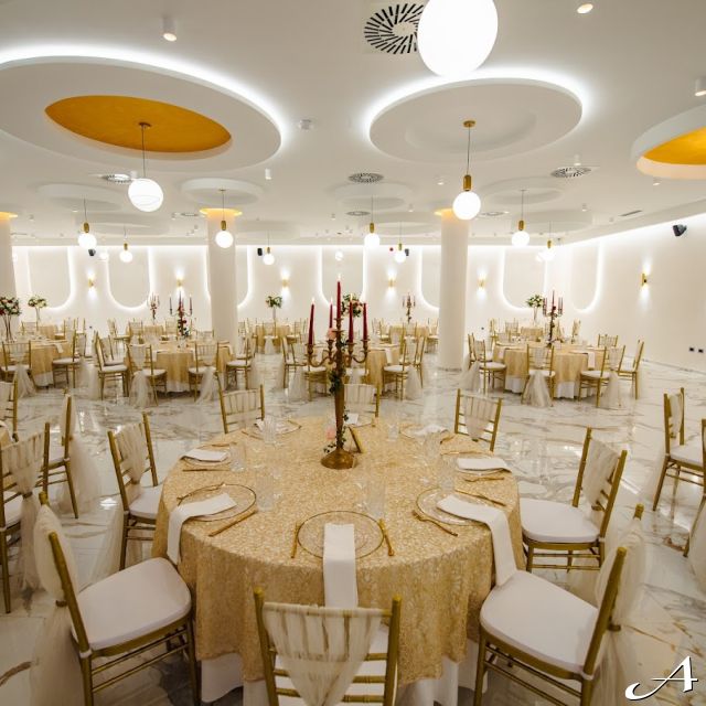 Faena Event Hall - prazni stolovi i stolice