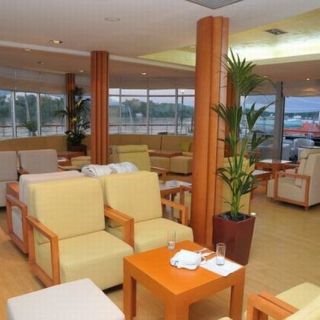 Splav restoran Sirena - unutrašnjost sa sofama