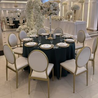 Doček Nove godine - elegantno dekorisan sto