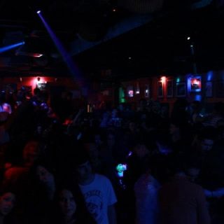 Klub Danguba - publika na žurci