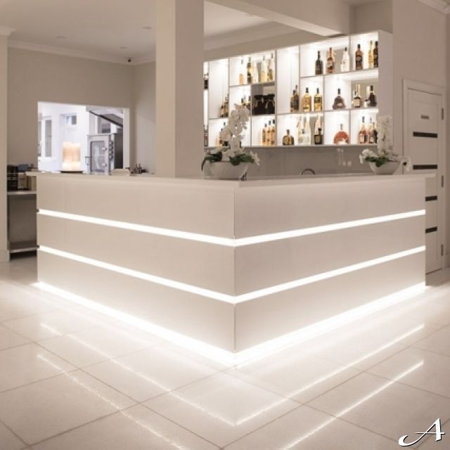 Diamond Garden - osvetljeni bar pult