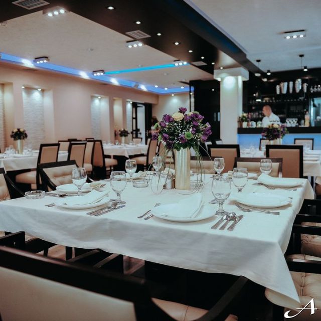 Event centar - elegantno postavljeni stolovi