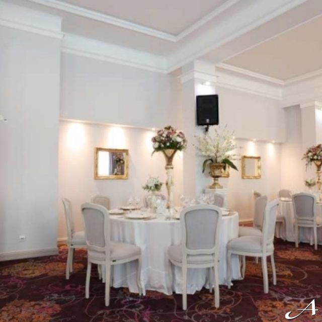 Hotel Zlatnik - elegantno dekorisana sala