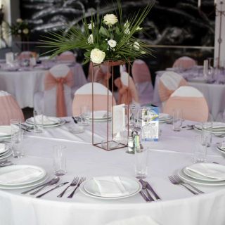 Restoran Jezero - dekorisan sto za proslavu