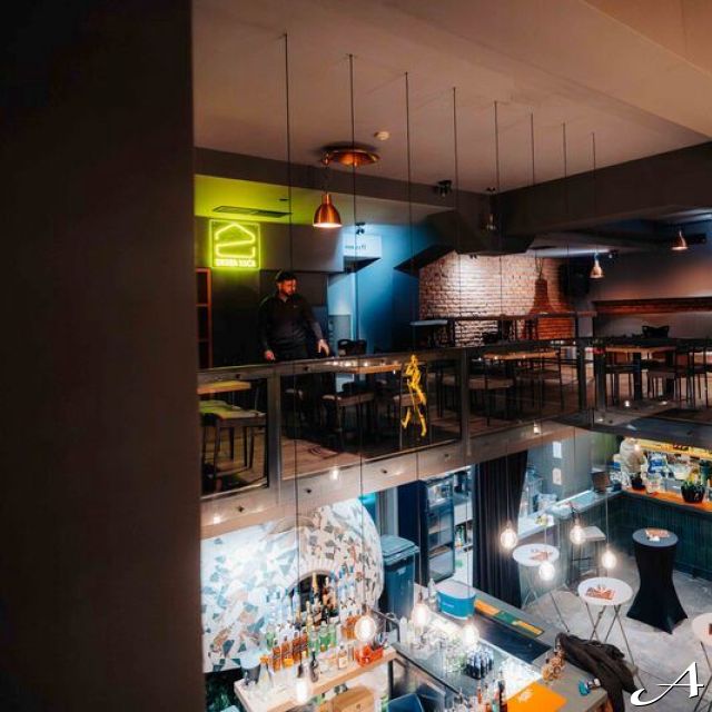 Kafana Druga Kuća - enterijer sa šankom