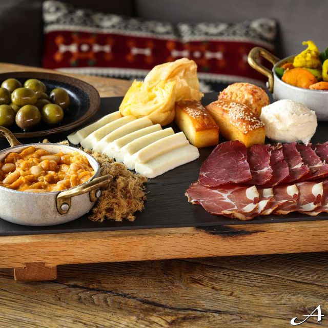 Ambar restoran - tanjir sa hranom