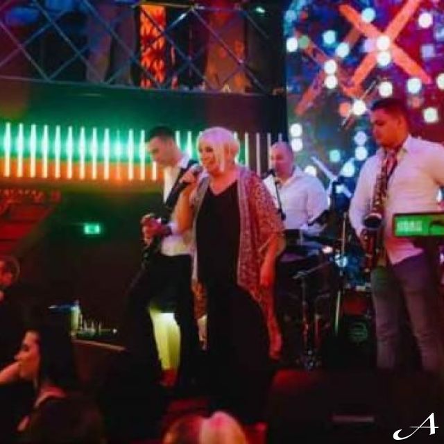 Srpska Nova godina - bend na sceni