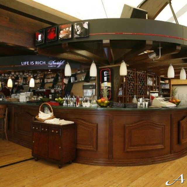 Splav restoran Amsterdam - drveni šank