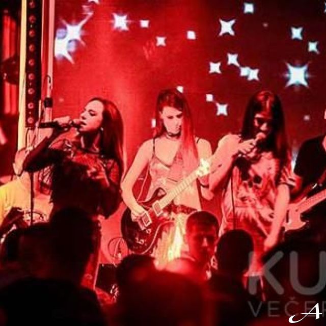 Doček Nove godine - bend na sceni