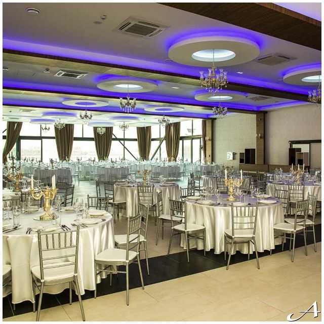 Imperium Hall - prazni stolovi i stolice