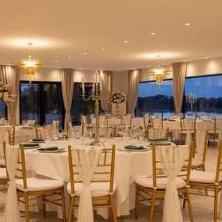 Easy Event Centar - prazni stolovi i stolice