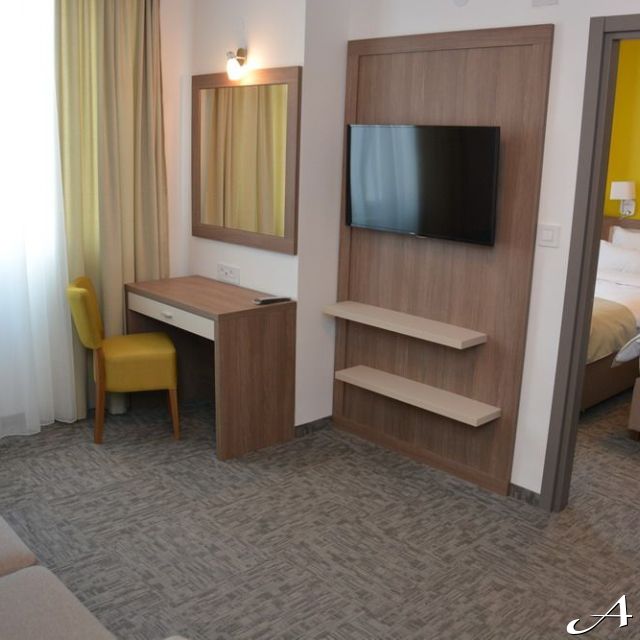 Hotel Fontana - soba sa televizorom