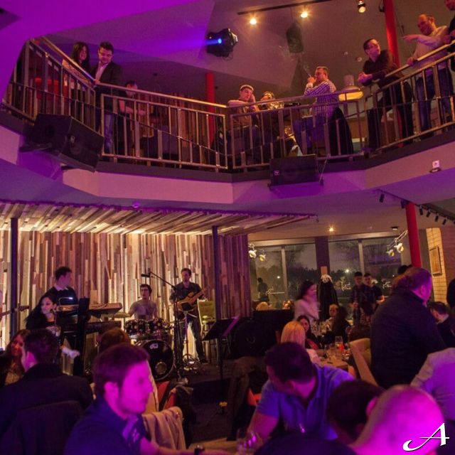 Restoran Gabbiano - živa muzika i gosti