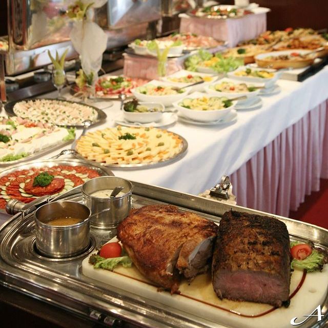 Novogodišnji doček - bogat bife sto