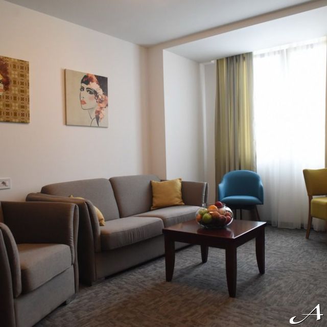 Hotel Fontana - soba sa sofom