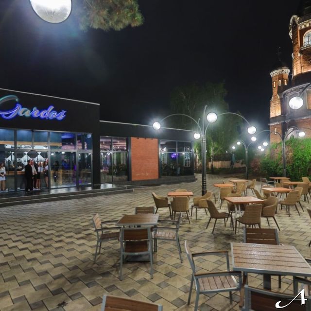 Restoran Gardoš - spoljašnji prostor noću
