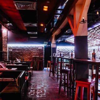 Doček Nove godine - prazna kafana