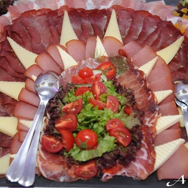 Srpska Nova godina - tanjir sa hladnim narescima