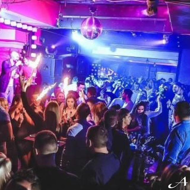 Gold klub - gužva i svetla
