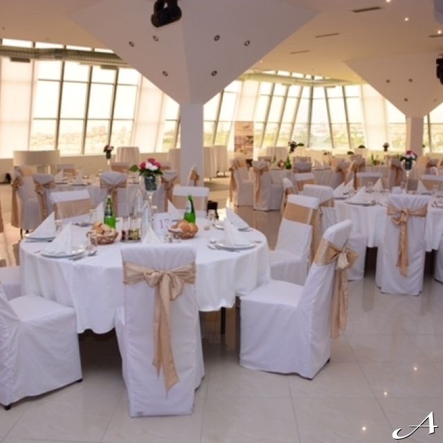 Restoran Stadion Hall - prazni stolovi