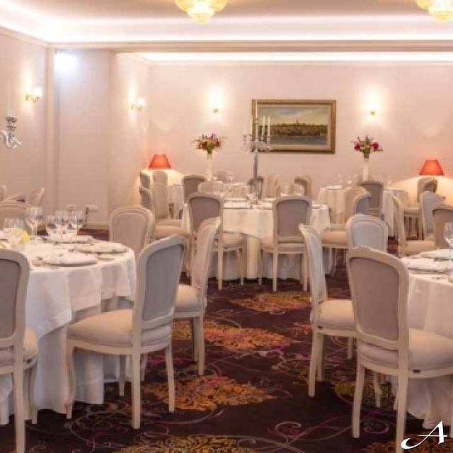 Hotel Zlatnik - elegantno dekorisane sale