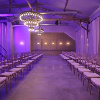 Event centar Beton - prazna sala sa stolicama