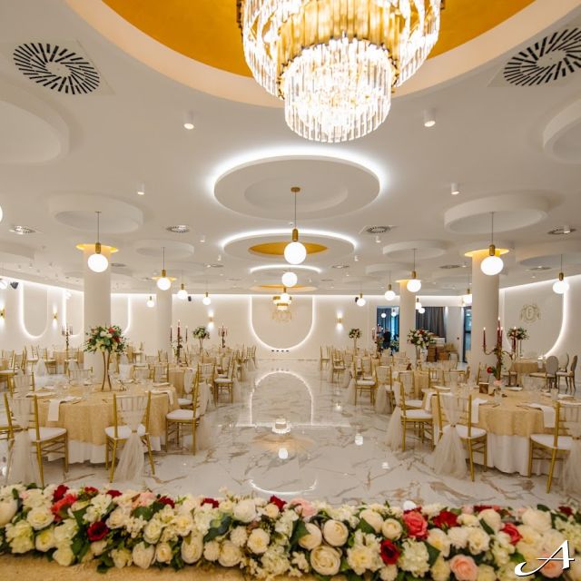 Faena Event Hall - praznični dekor i stolovi