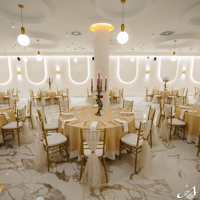 Faena Event Hall - prazni stolovi i stolice