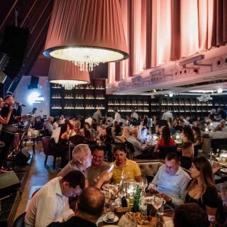 Srpska Nova godina - gužva u restoranu