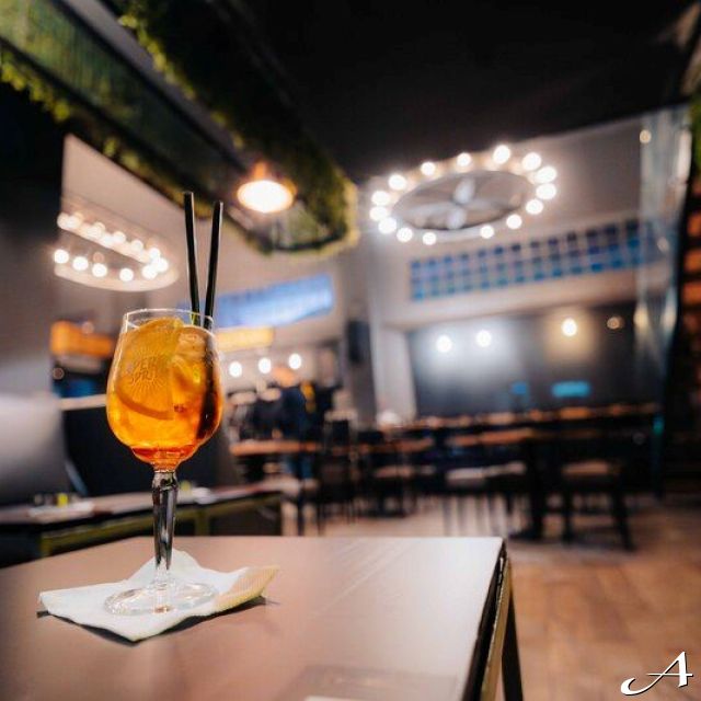 Kafana Druga Kuća - piće na stolu