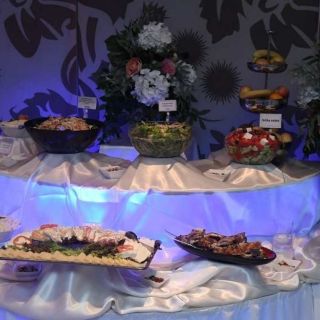 Restoran Jezero - sto sa hranom