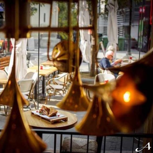 Bistro Jazz Caffe - pogled kroz prozor
