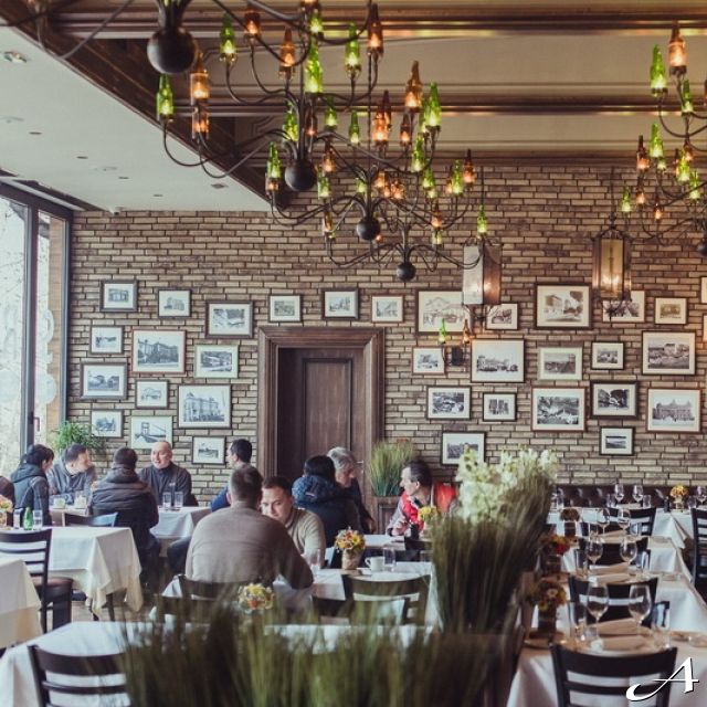 Restoran Grafičar - enterijer sa gostima