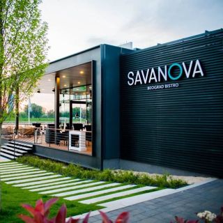 Savanova bistro - eksterijer i reka