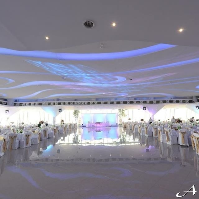 Restoran Stadion Hall - praznični dekor
