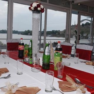 Doček Nove godine - sto sa pićem