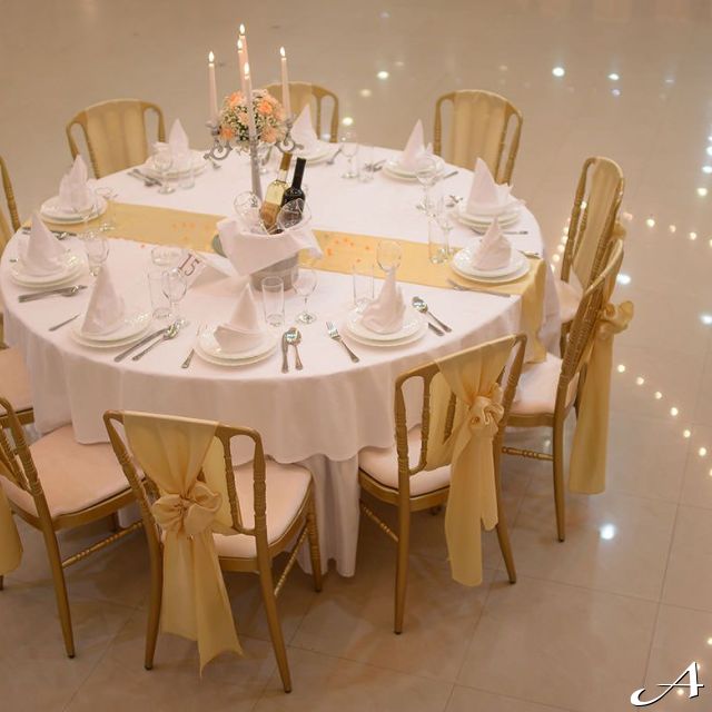 Doček Nove godine - elegantno dekorisan sto