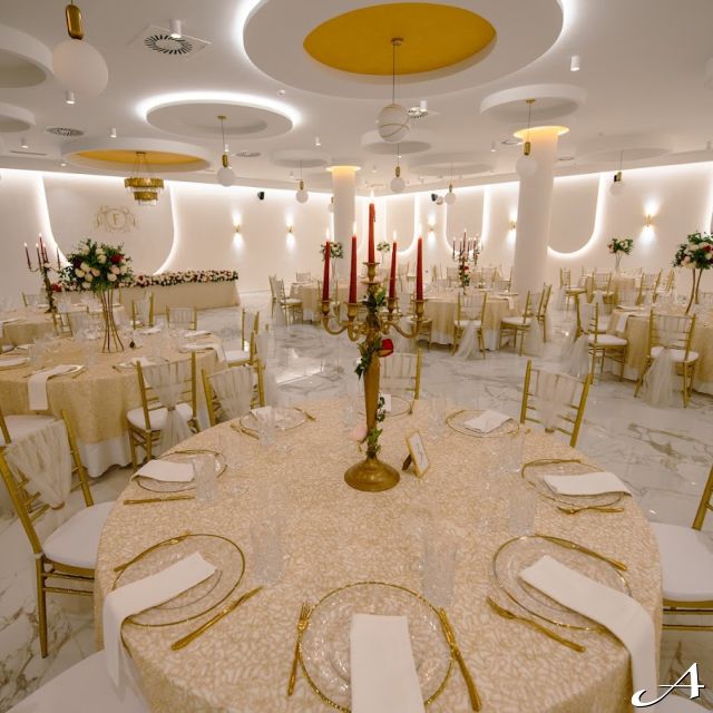 Faena Event Hall - prazni stolovi i stolice
