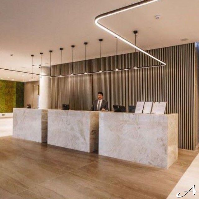 Hotel Mona Plaza - recepcija i recepcioner