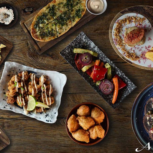 Restoran Ambar - raznovrsna hrana na stolu