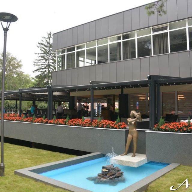 Hotel Fontana - spoljasnjost i fontana