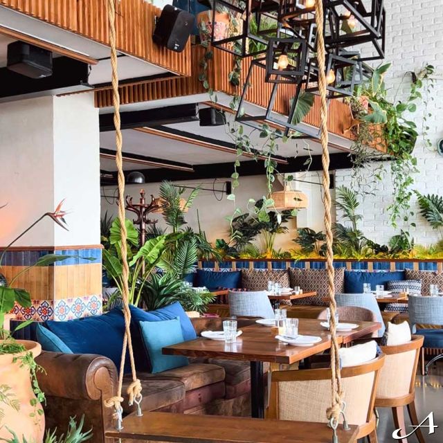Gastrobar - stolovi i ljuljaška