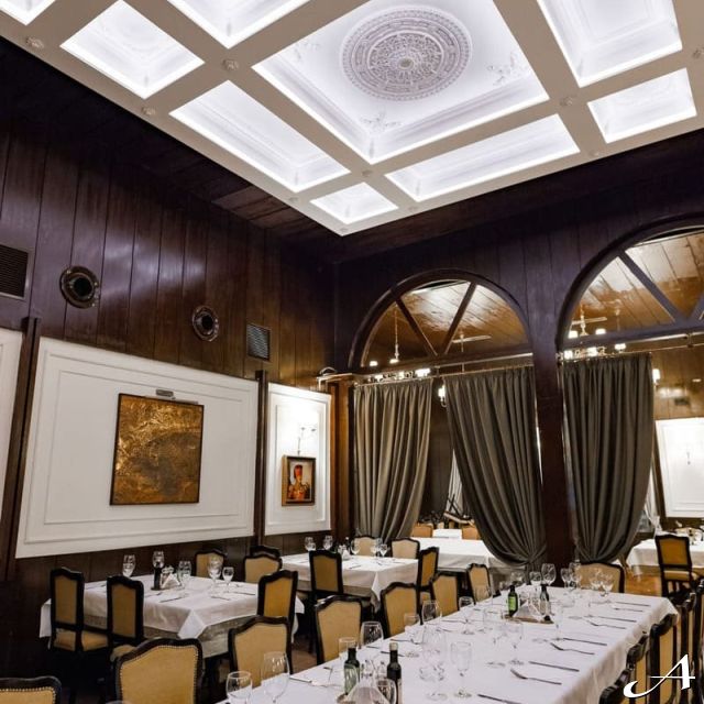 Novogodišnji doček - elegantno uređena sala