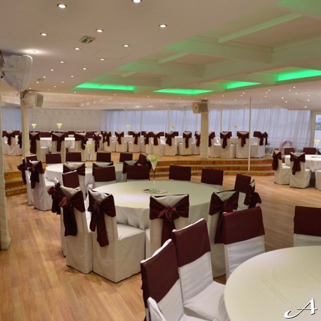 Brod restoran Leonardo - praznični stoovi
