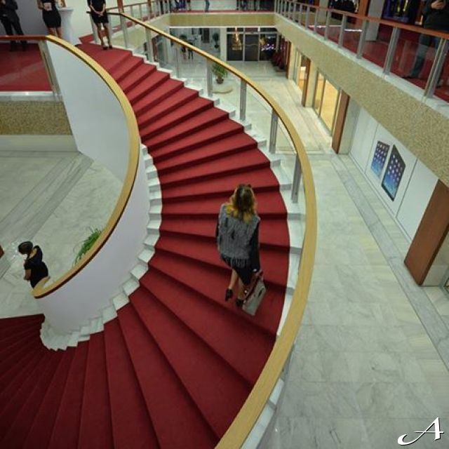 Hotel Jugoslavija - unutrašnjost sa stepeništem